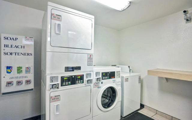 Travelodge by Wyndham Fayetteville