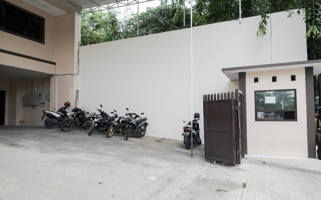 RedDoorz near Kota Tua 2