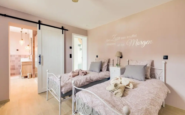 Lush Holiday Home in Limburg With Jacuzzi