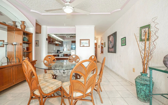 Playa Azul Apt with Sea views & Pool