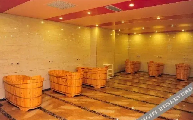 Huang He  International   Hotel