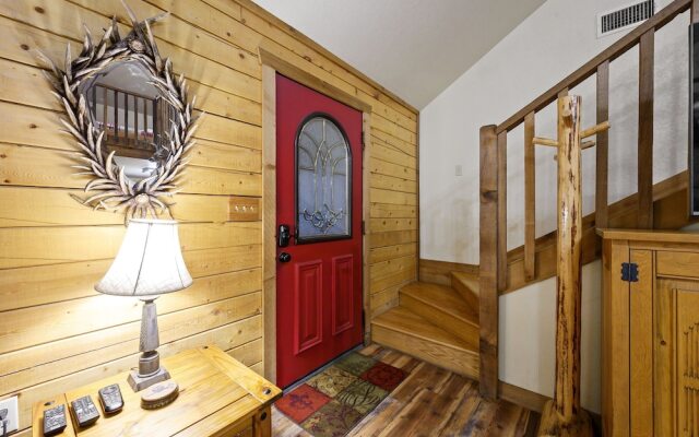 Lacey Dogwood Family Cabin With Free Wifi and Private BBQ by Redawning