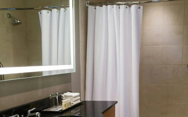Renaissance Chicago O'Hare Suites Hotel