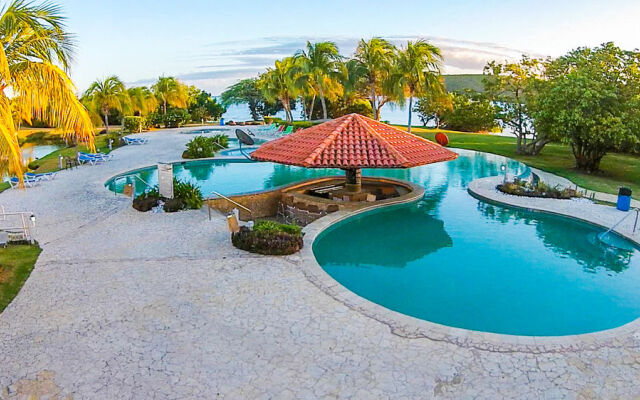 Costa Bonita Resort