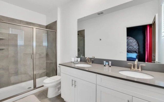 4350scene 6 Bedroom Villa