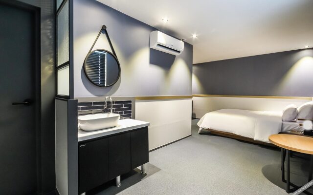 Hotel Deluxe
