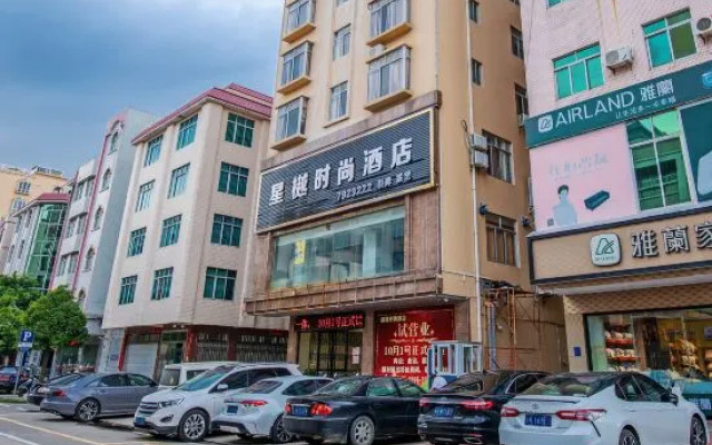 Huazhou Xingxuan Fashion Hotel