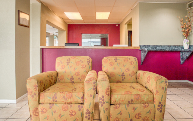 Oyo Hotel San Antonio Lackland AFB/Seaworld Hwy 90 W