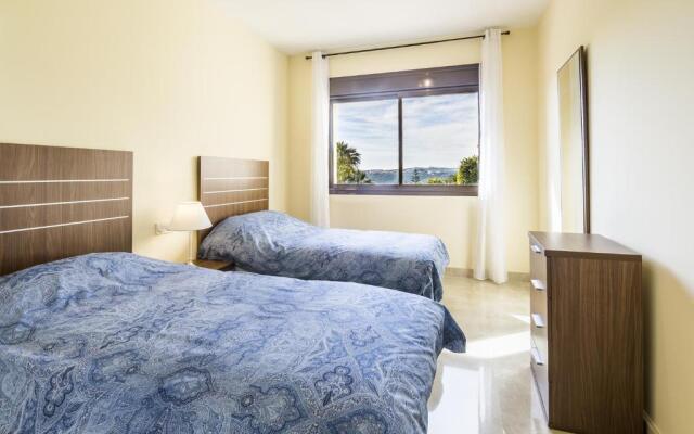 2134-Modern apt with terrace sea view