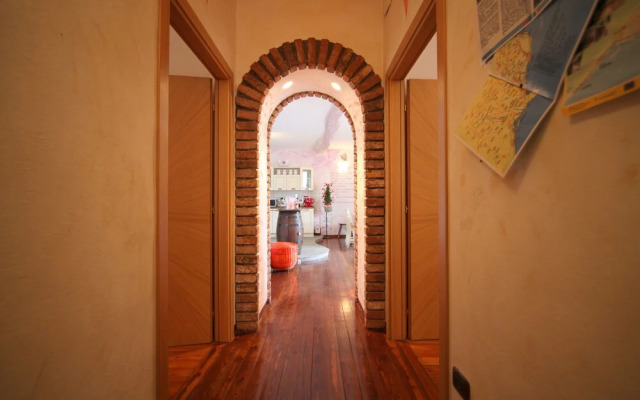 Azalea & Glicine House