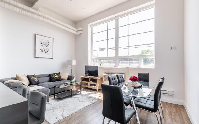 GLOBALSTAY. Dundurn LOFTS. Free parking