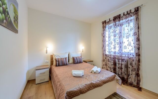 Villa Pave / Six Bedrooms H1