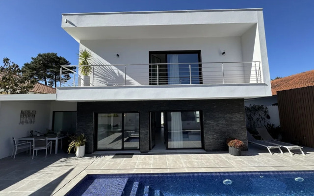 Paraty Villa by Cadenzalux