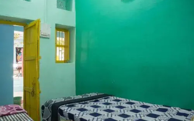 12 Monks Backpackers Community