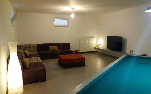 VILLA SERENIS | mountain & sea @ 1,5hr from Athens