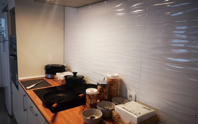 "room in Guest Room - Luxury Stay For 4 - Caparica Posthel"