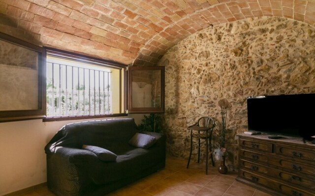 Rustic Holiday Home in Catalonia With Swimming Pool