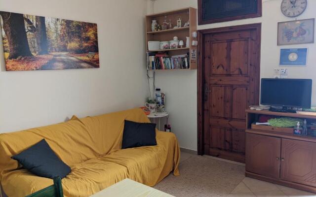 2-Bedroom Blue & White House with Garden and Beach