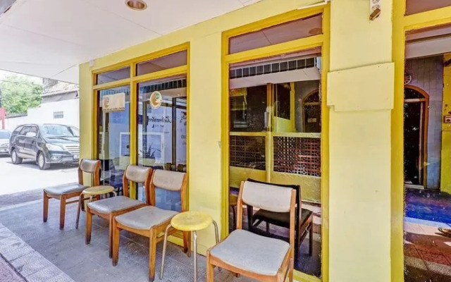 OYO Flagship 90717 Hotel Kalimantan Surabaya