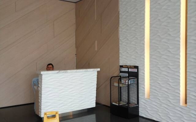 Cosy suite near Airport and LRT station