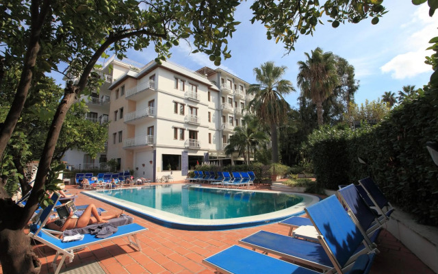 Hotel Caravel