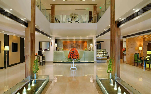Taurus Sarovar Portico