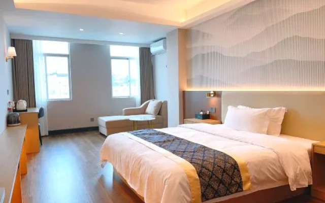 Xinwangxuan Hotel (Huizhou South High-speed Railway Station)