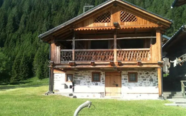 Tabià al di là de l'Aiva