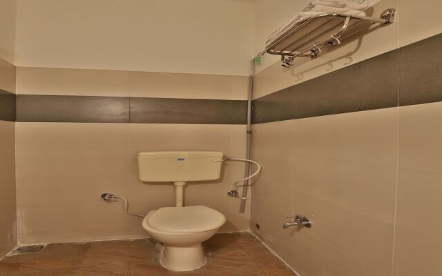 OYO 11649 Hotel Mahima