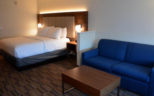 Holiday Inn Express & Suites Pittsburgh - Monroeville