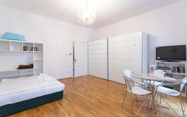 Central Garden Apartments