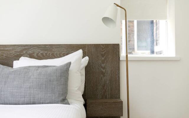 Bright 2BR Home in West Kensington, 6 Guests