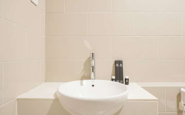 Nice And Homey 1Br At Citralake Suites Apartment