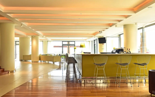Pestana Promenade Ocean Resort Hotel