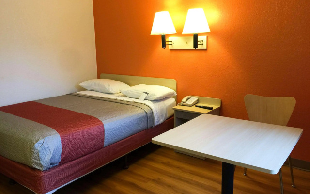 Motel 6 Roseville, MN - Minneapolis North