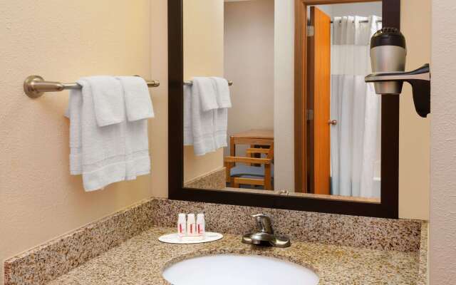 Days Inn by Wyndham Charleston