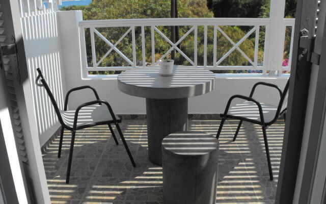 Milos Bay Suites