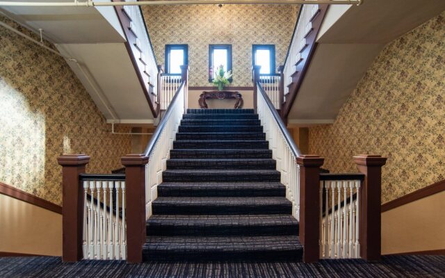 MarQueen Hotel