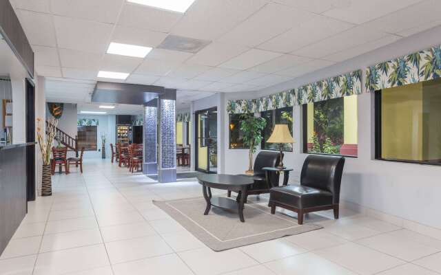 Days Inn by Wyndham Sarasota I-75