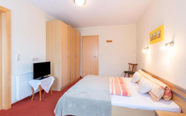 Wooden Apartment in Hainzenberg near Ski Bus