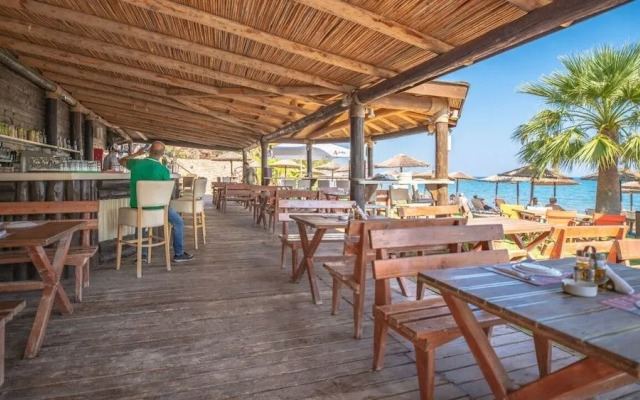 Porto Zorro Beach Hotel