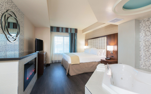 Holiday Inn Express & Suites Eureka by IHG