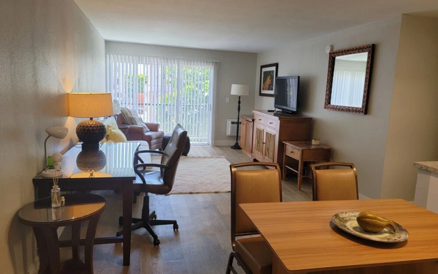 Hollywood Cosmopolitan Apartments