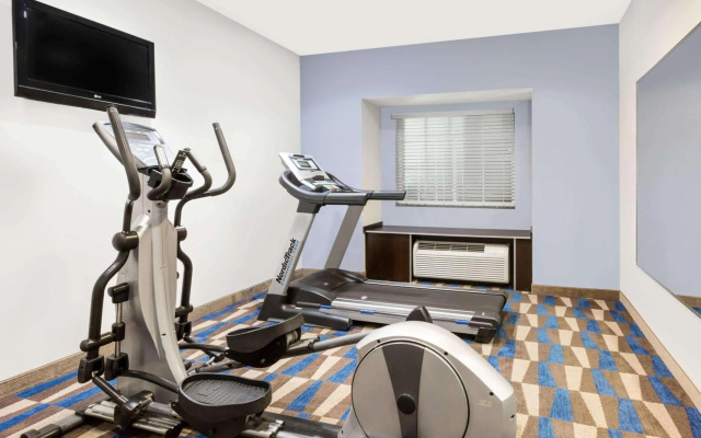 Microtel Inn & Suites by Wyndham Tuscaloosa Near University