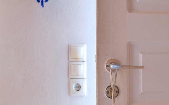 Paradise, Traditional Cycladic House