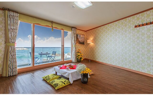 Yangyang Seaglow Rainbow Pension