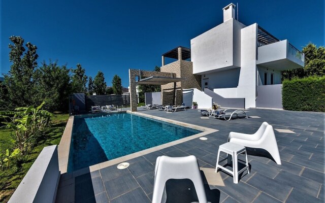 "xenos Villa 1 With Private Swimming Pool, Near The Sea"