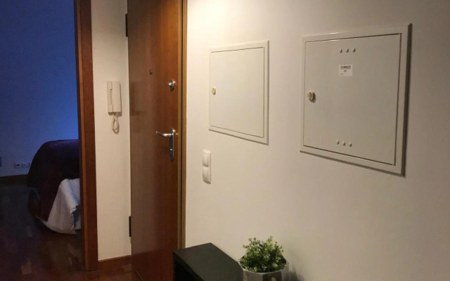 Heart of Lisbon- Free Private Parking & AC