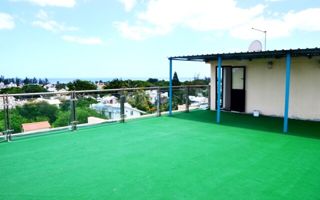 "fully Equipped Apart. 4 ppl Only 500m From Flic-en-flac Beach"