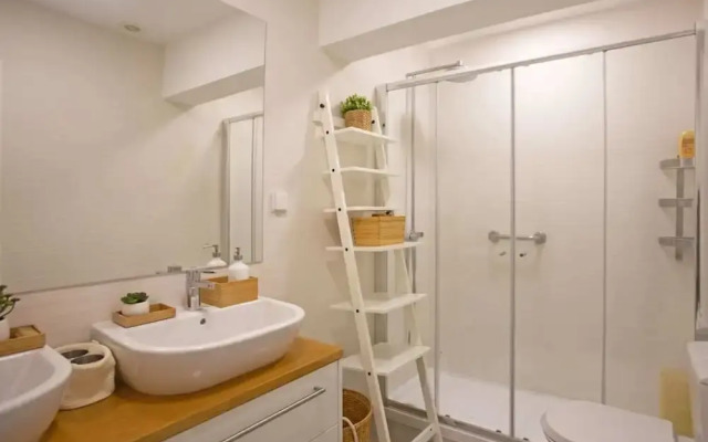 Magnificent 1 Bedroom Apartment With Views Over The Ocean
